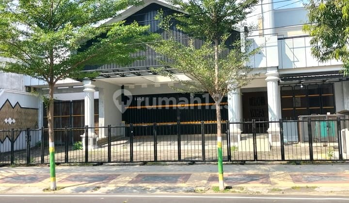 Bangunan Komersial Tengah kota Madiun