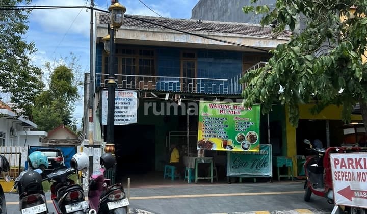 Rumah Usaha Depan Rumah sakit besar Madiun