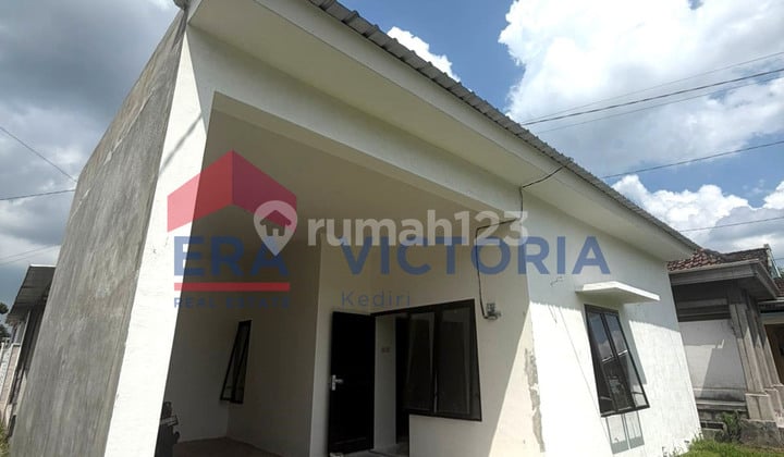 Nice House Ready to Live In a Housing Complex in Gurah, Kediri Regency