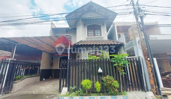 Rumah Pusat Kota Akses Cepat ke Rkz Malang dan Pusat Perbelanjaan