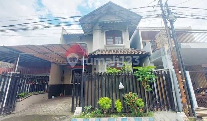 Rumah Pusat Kota Akses Cepat ke Rkz Malang dan Pusat Perbelanjaan