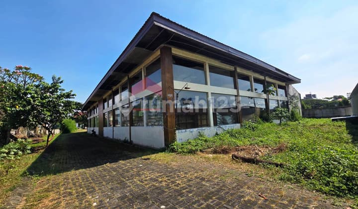 Ruang Usaha Siap Pakai di Jalan Raya Parkiran Luas, Akses Truk Gampang