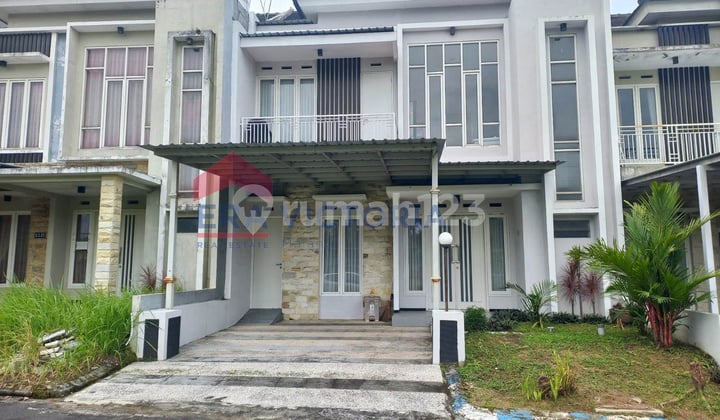 Rumah Keluarga Fasilitas Lengkap di Perumahan Modern Malang