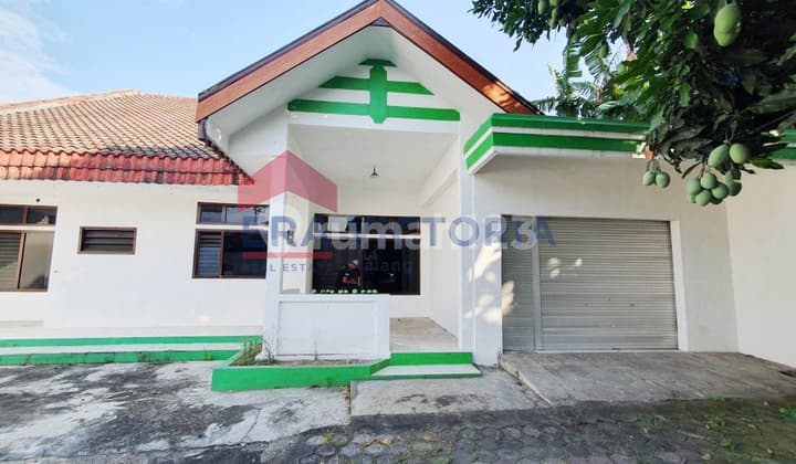 Rumah Strategis Pinggir Jalan Raya Muncar Cocok untuk Usaha & Hunian