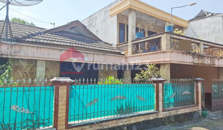 Rumah Modern 2 Lantai di Kawasan Wisata dan Kuliner Kota Batu