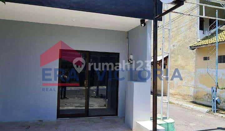 Ruang Usaha Sewa Sukorejo Kab Kediri Dekat Kantor Bupati, Bersebelahan dengan Cafe, Area Parkir Luas, Dalam Perumahan