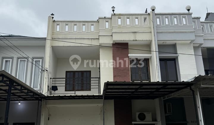 For Sale: 3-Story House Semi-Furnished in Sector 1E, Gading Serpong