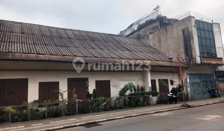 Rumah Sekarang Dipakai Untuk Tempat Sarang Burung Walet di JL Surya Kencana, Bogor