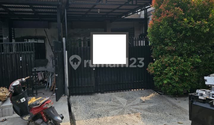 Rumah 2 Lantai Lokasi Strategis di Taman Royal 1, Tangerang