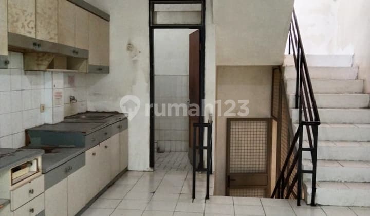 Disewa Ruko 3 Lantai di Kebayoran Lama, Jakarta Selatan