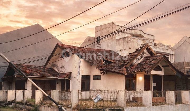 Hook House in Griya Loka Sector 1.3 BSD, South Tangerang