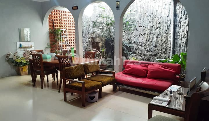 Rumah Bagus Hoek 1 Lantai di Bintaro, Jakarta Selatan