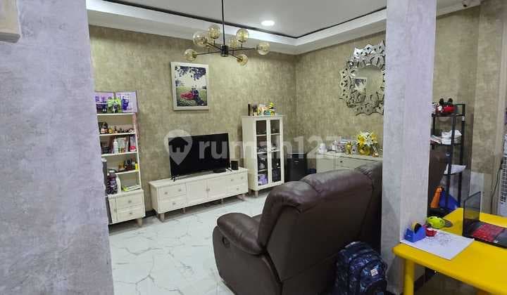 Rumah 2 Lantai Semi Furnished di Cluster Faraday Gading Serpong