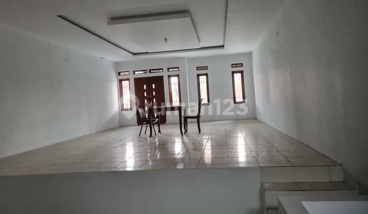 Sewa Rumah 2 Lantai di Komplek Antapani Dekat Sekolah Ursula