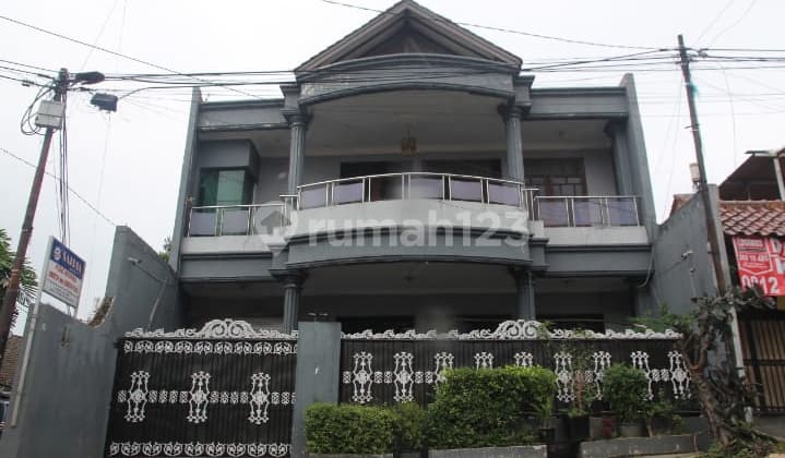 Dijual Rumah 2 Lantai Di Lokasi Strategis & Bebas Banjir Di Kebon Jeruk Jakarta Barat