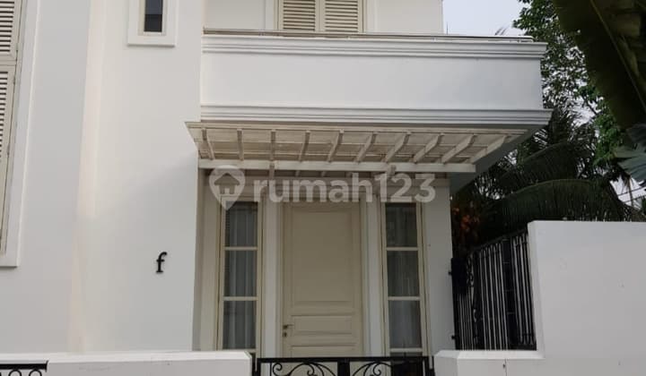 Dijual Rumah 3 1/2 Lantai dengan Private Swimming Pool Dalam Lingkungan yang Nyaman Asri & Tenang di Kemang Timur Jakarta Selamat