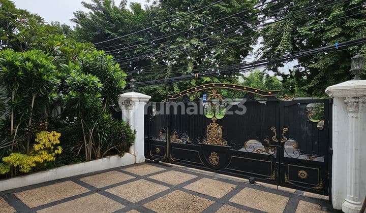 Rumah Clasic Kolam Renang, Carpot 6, Tebet Jakarta Selatan