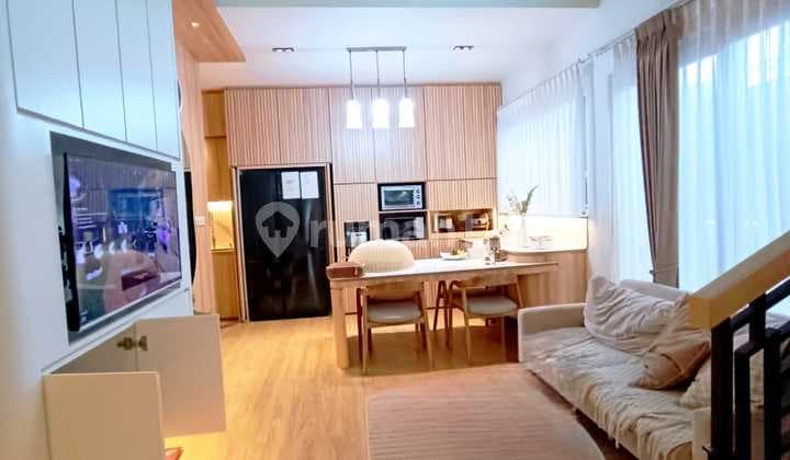 Luxurious Hook House Bilymoon East Jakarta, SHM Furnished, Ready to Occupied