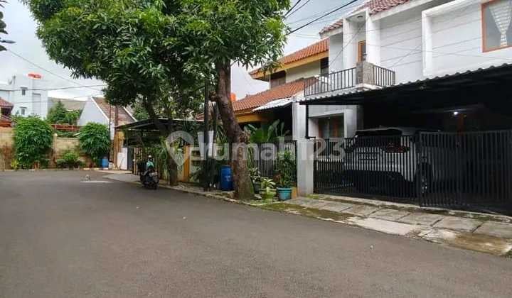 Luxury 4-Bedroom House in Duren Sawit, 5 Minutes to Toll Road