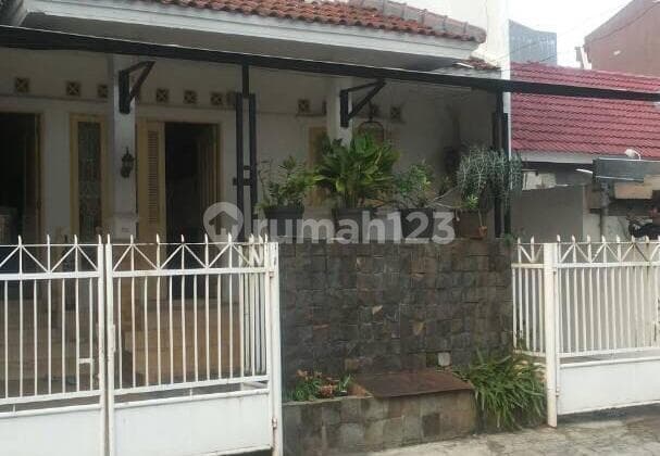 Nice House Kelapa Gading 2-Car Carport Access for 2 Cars
