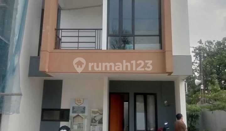 Rumah Baru 2 Lantai Carport 2 Mobil Cikunir, Strategis