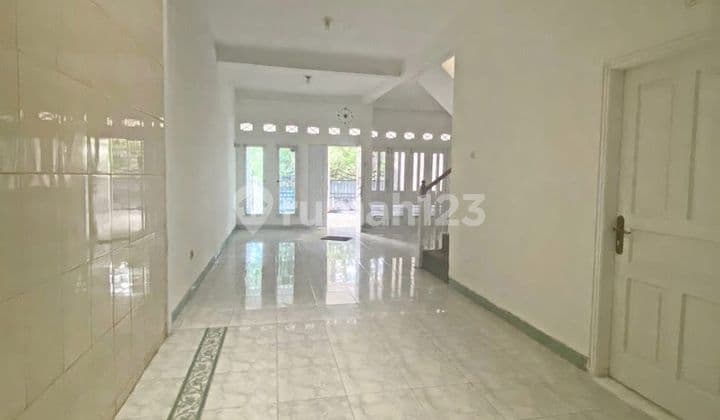Price Drop! Minimanils House in Rawamangun, East-Facing Hook