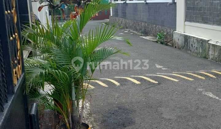 Rumah 2 Lantai Siap Huni Akses Strategis Bebas Banjir Duren Sawit Jaktim