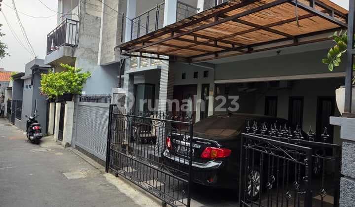 House 1.85 M, Carport for 2 Cars in Strategic Tebet, Flood-Free Area