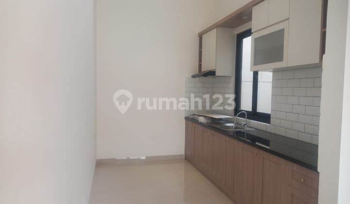 Hunian Prestise! Carport 2 Mobil, Ruang Luas Rawamangun