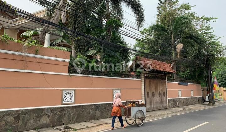 Spacious House With Swimming Pool In East Jakarta: A Smart Choice