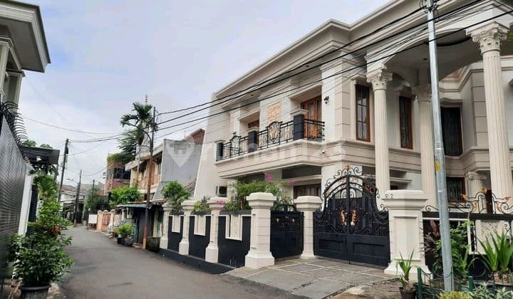 Rumah Klasik Modern Cantik dan Strategis