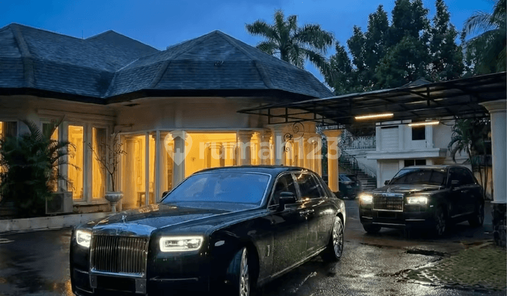 The Indonesian Throne: Teuku Umar, Menteng. Ring 1 Protocol Area