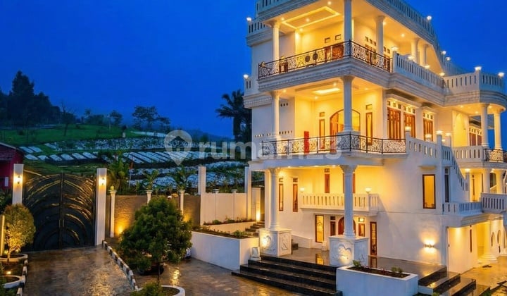 The White Citadel: Istana di Atas Awan Cijeruk