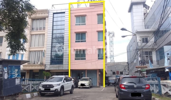 Ruko 4 1/2 Lantai di Lokasi Strategis Komersil Strategis Jl. Dr. Saharjo Tebet, dan Hanya 7 Menit ke Tol Pancoran