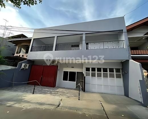 Boarding House 12 Rooms Location near Prof. Dr. Soepomo Road in Menteng Dalam
