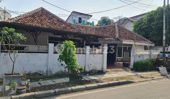 Proven Flood-Free, Price 1.3 Billion Below NJOP Excluding Building Value in Senen, Jakarta