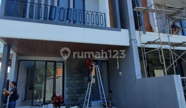 Rumah Baru di Manyar Tirtoyoso Surabaya