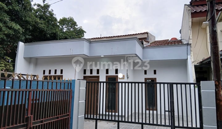 Rumah Bagus, Baru Selesai Direnovasi, Dalam Mini Cluster, Strategis dan Aman di Tanjung Barat