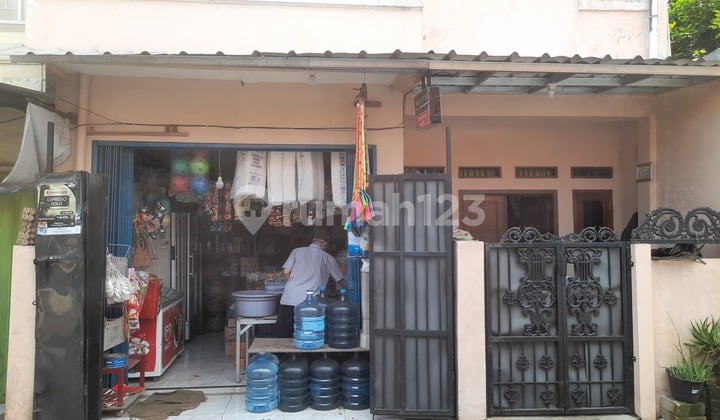 Nice, Strategic, and Safe House Near Tanjung Mas