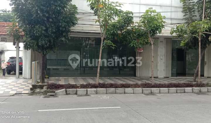 Disewakan Ruko 1½ Lantai Ex. Showroom Komersial Area Mayjend Sungkono