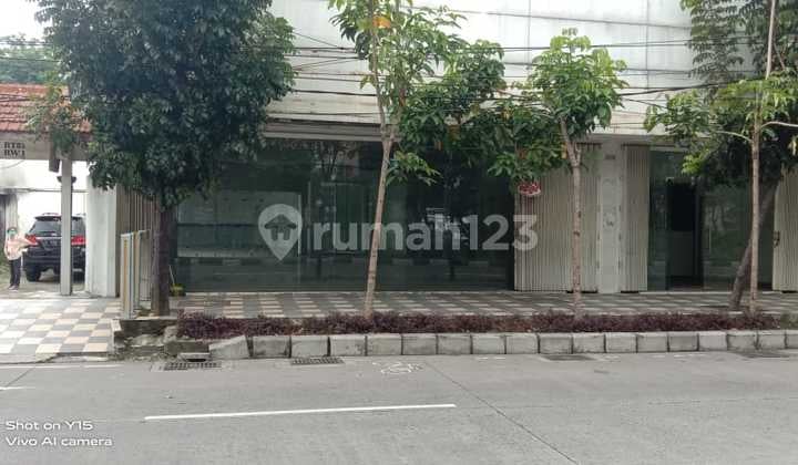 Disewakan Ruko 1½ Lantai Ex. Showroom Komersial Area Mayjend Sungkono