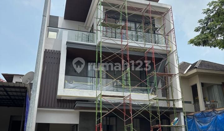 Dijual Rumah Modern Baru 3Lantai Raya Alam Hijau 10x21m Citraland