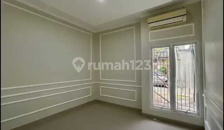 A Pretty Little House