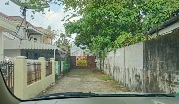 Rumah di Belitang 2 Lantai SHM Bagus hadap Timur