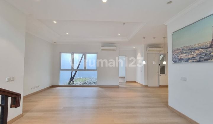 Rumah Di Sheffield, Greenwich, Bsd Bagus Utara Lainnya