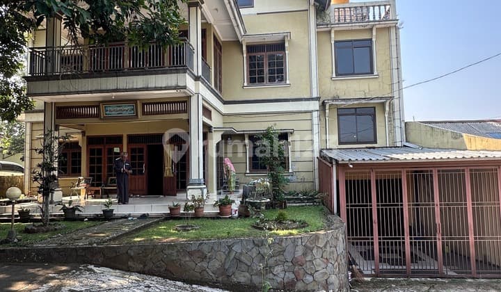 Rumah Tiga Lantai & Tanah Luas di Pajajaran Indah V