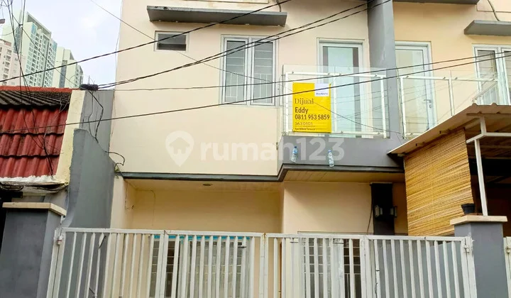 Rumah Nyaman 2,5 Lantai di Tanjung Duren Dalam 7