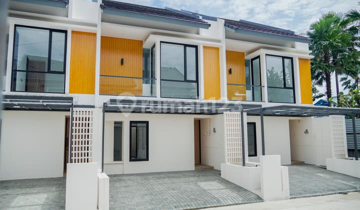 Rumah Mewah 2 Lantai di Lokasi Strategis Perumahan Eksklusif