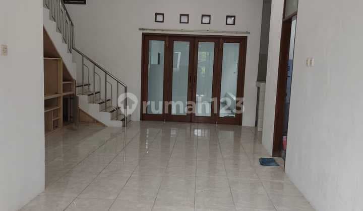 Rumah Nyaman di Jalan Utama Komplek Pasadena