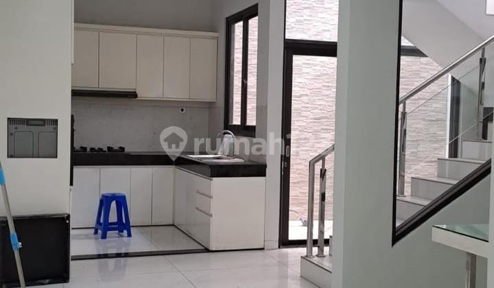 Jual Sewa Rumah Modern Strategis Sayap Sudirman